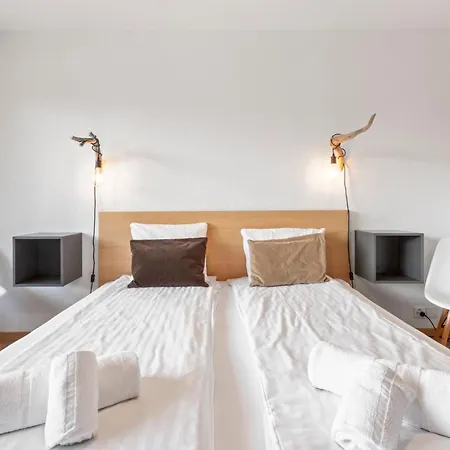 Avec Terrasse, Proche Du Centre *