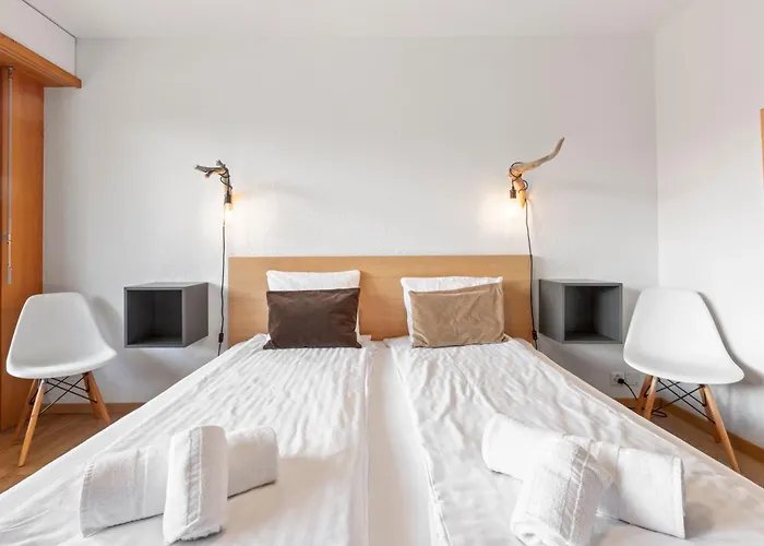 Avec Terrasse, Proche Du Centre *